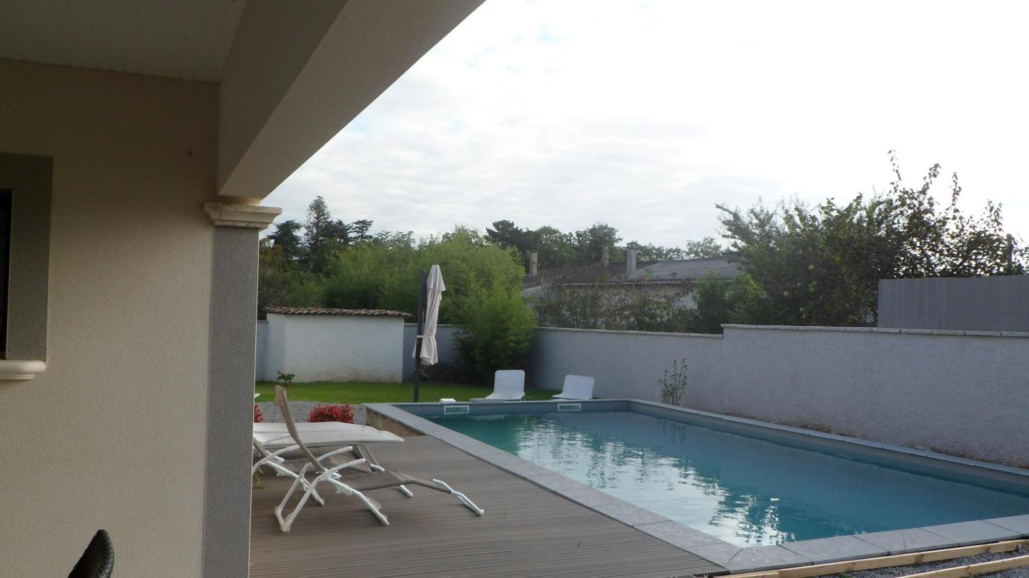Le Clos Du Pontet Orliénas Exteriör bild
