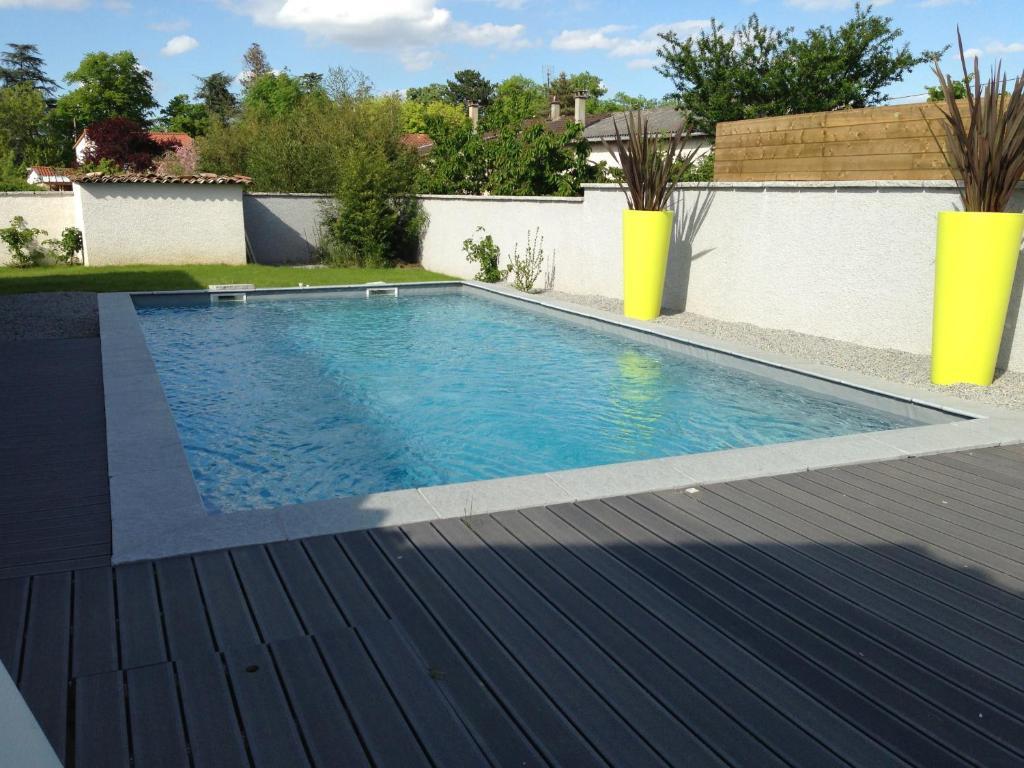 Le Clos Du Pontet Orliénas Exteriör bild