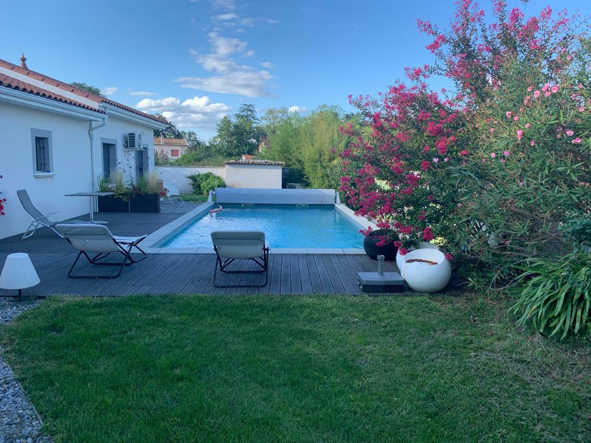 Le Clos Du Pontet Orliénas Exteriör bild